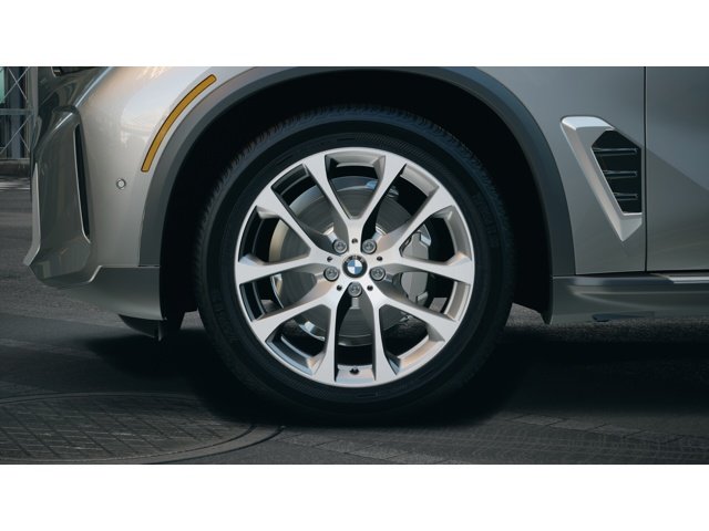New 2026 Skyscraper Grey Metallic BMW xDrive40i image 7