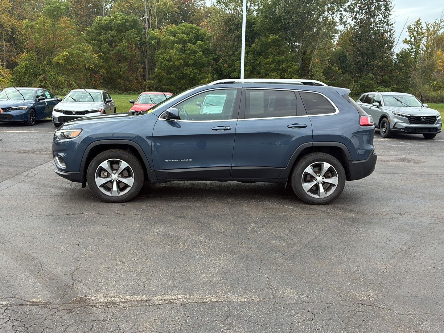 Used 2019 Blue Shade Pearlcoat Jeep Limited image 15