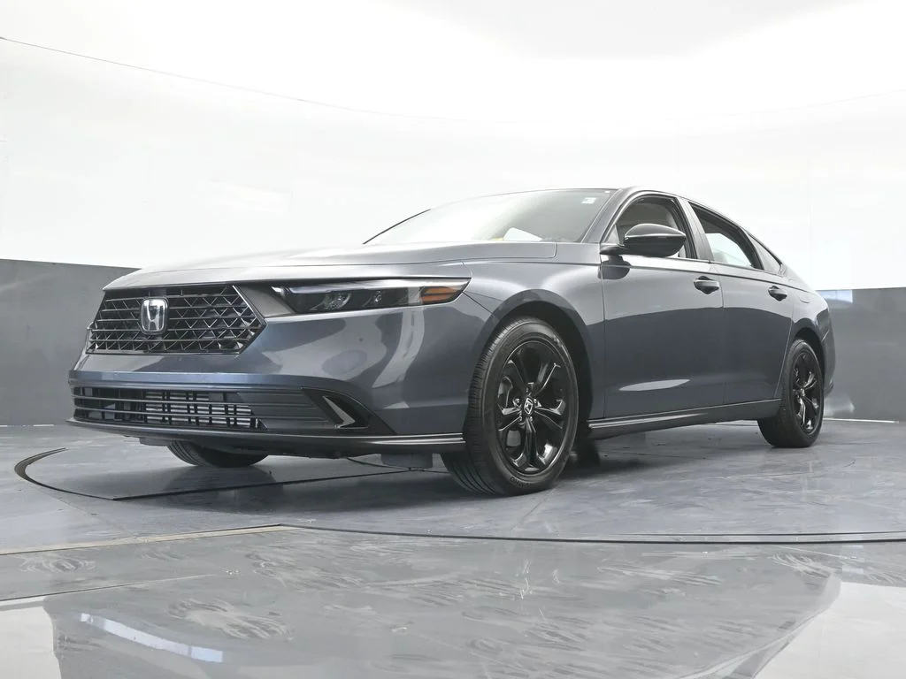 Used 2025 Gray Honda SE image 53