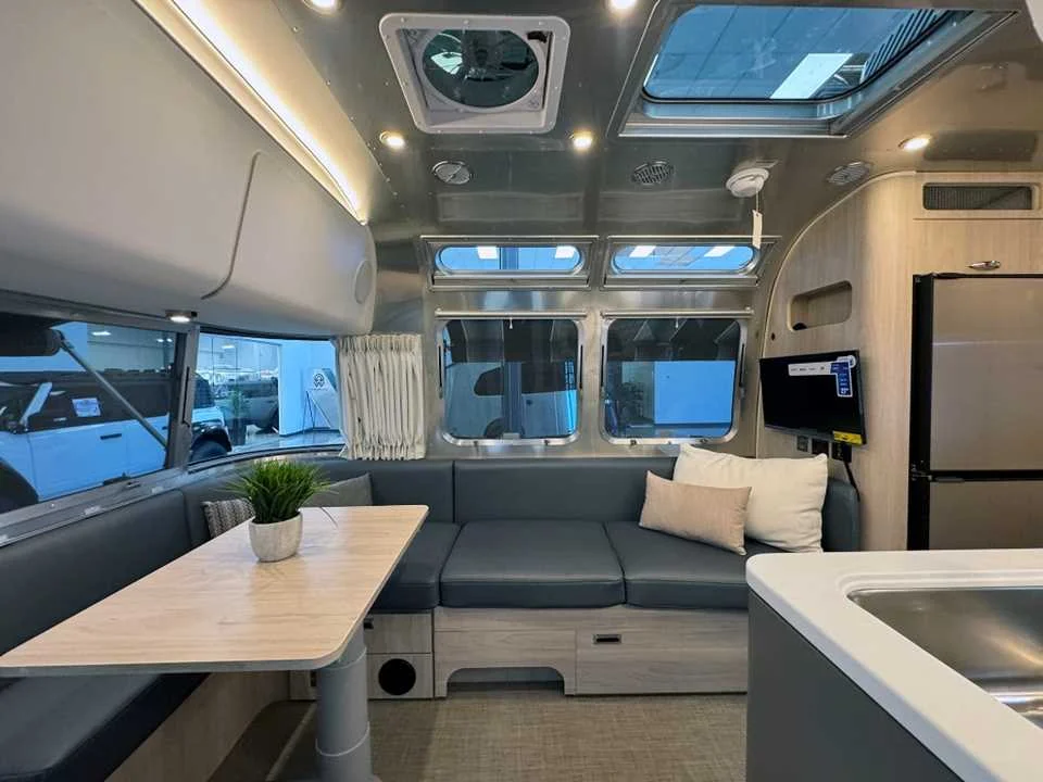 New 2027 SILVER AIRSTREAM  image 12