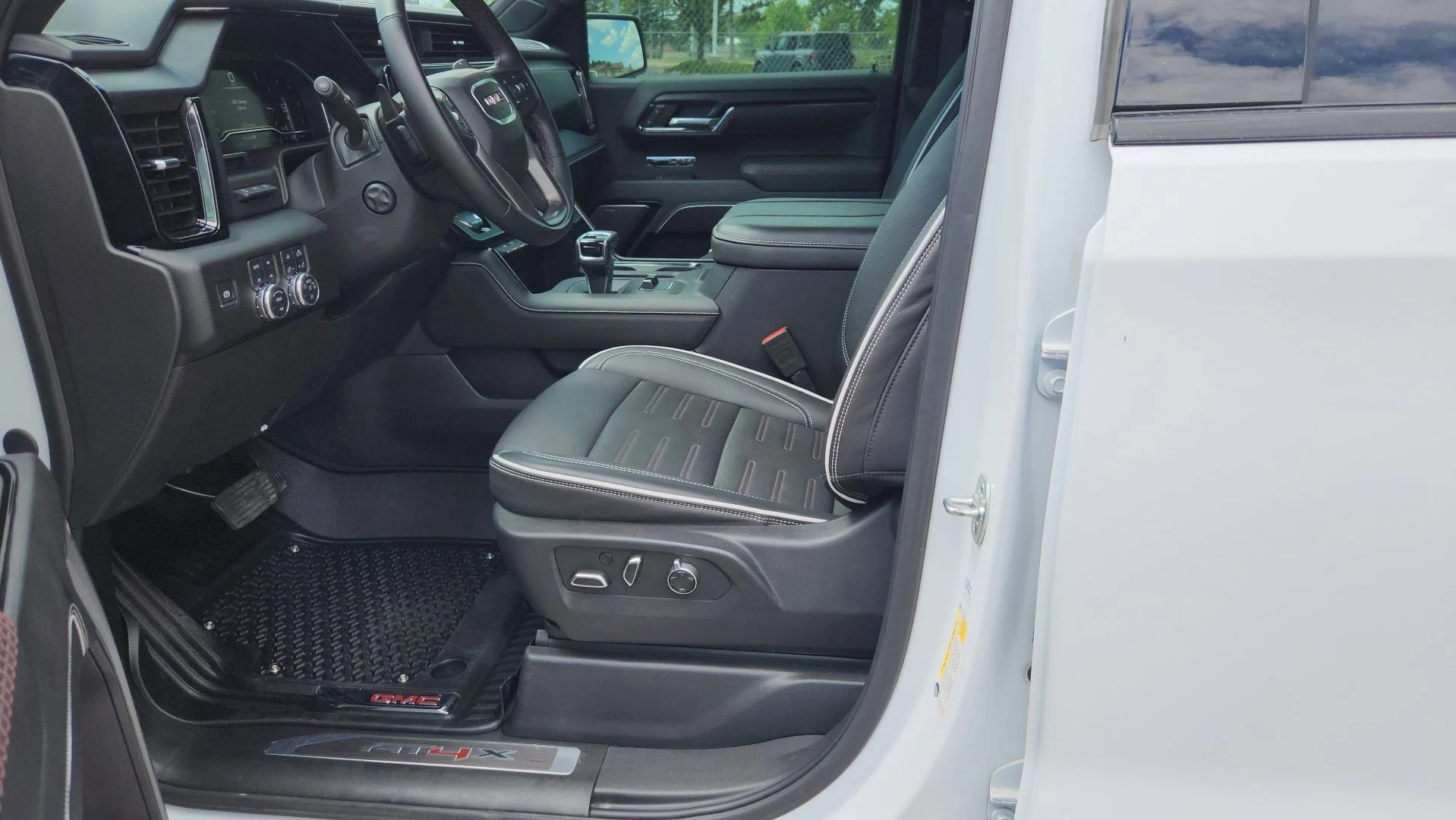 Used 2025 Summit White GMC AT4X image 18