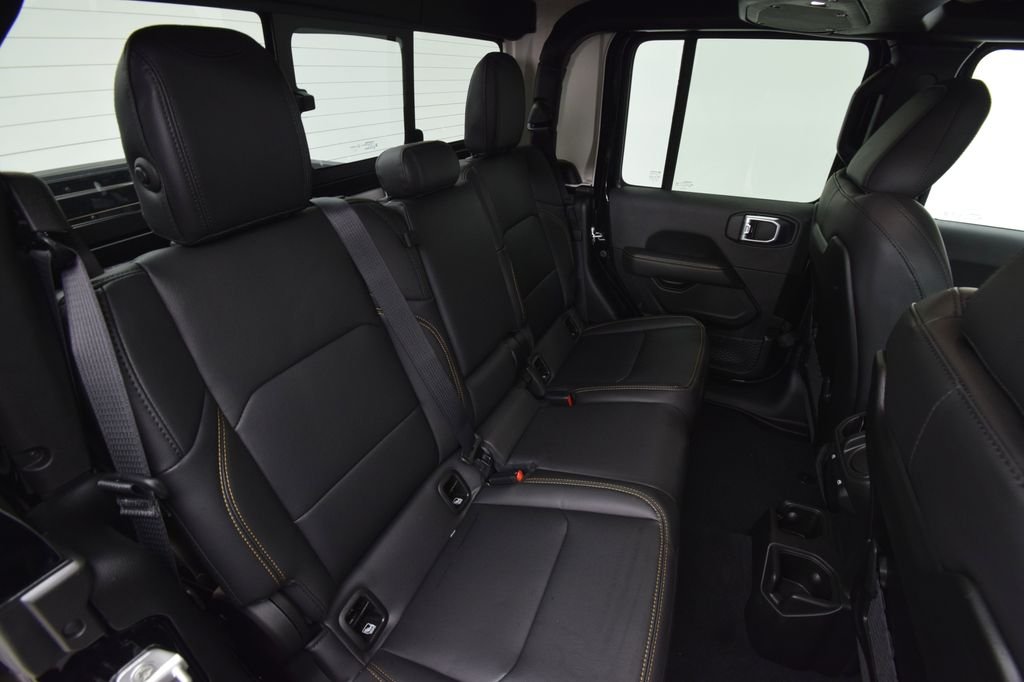 New 2026 Black Clear-Coat Exterior Paint Jeep Sahara image 19