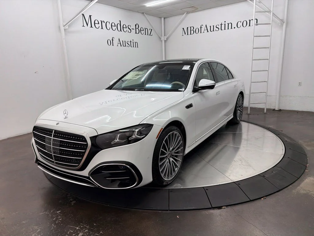 New 2027 White Mercedes-Benz S 580 image 3