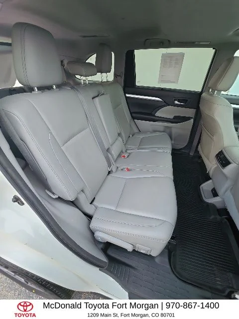 Used 2017 White Toyota XLE image 19