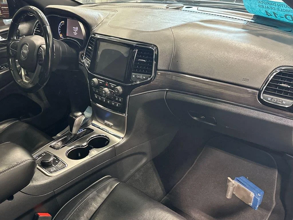 Used 2020 Diamond Black Crystal Pearlcoat Jeep Overland image 36