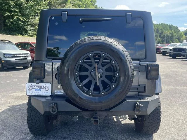 Used 2016 Gray Jeep Unlimited Sahara image 5