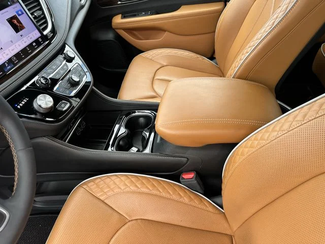 Used 2022 Red Chrysler Pinnacle image 22