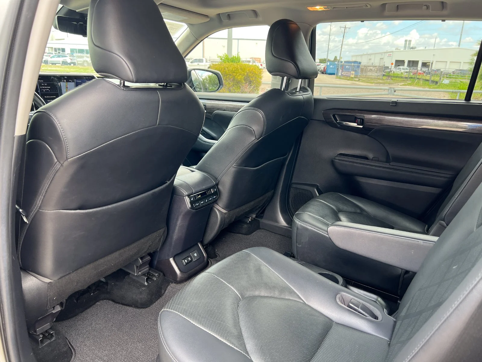 Used 2020 Silver Toyota Platinum image 18