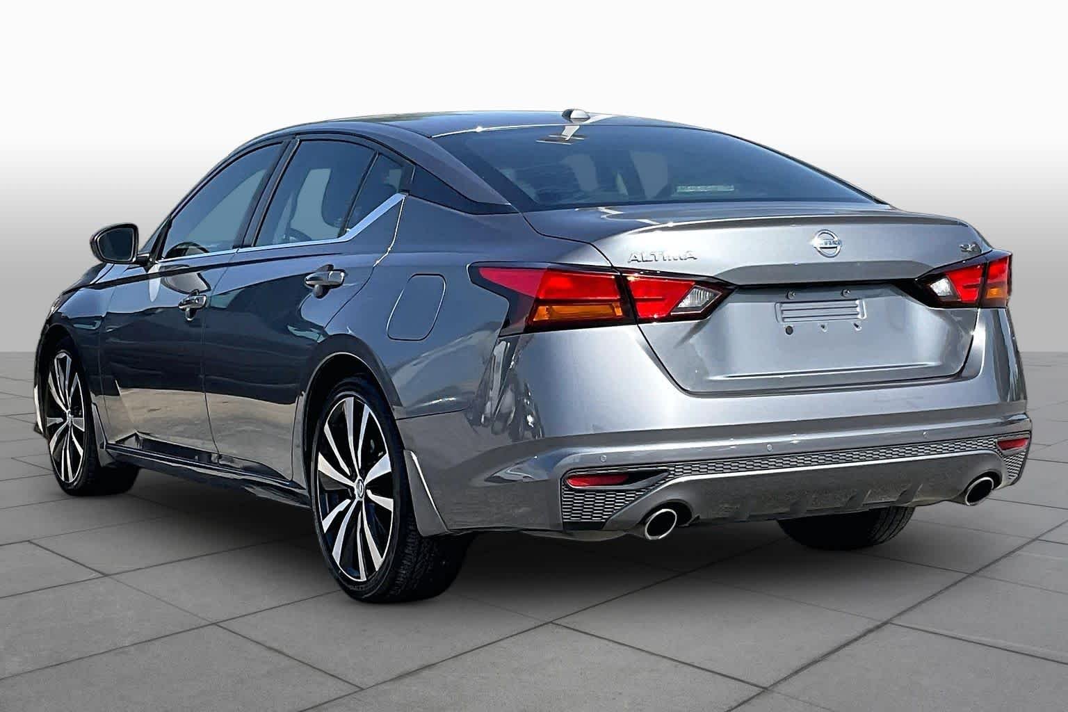 Used 2020 Gun Metallic Nissan 2.5 SR image 12