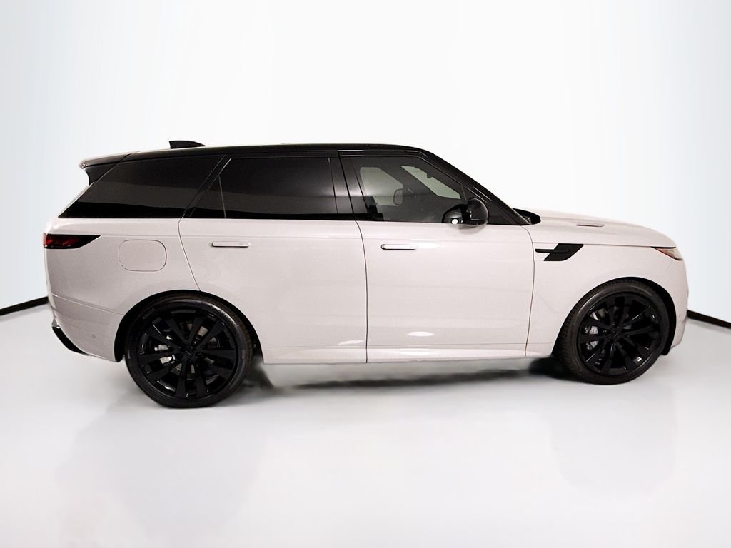 New 2026 Borasco Grey Land Rover Dynamic SE image 4