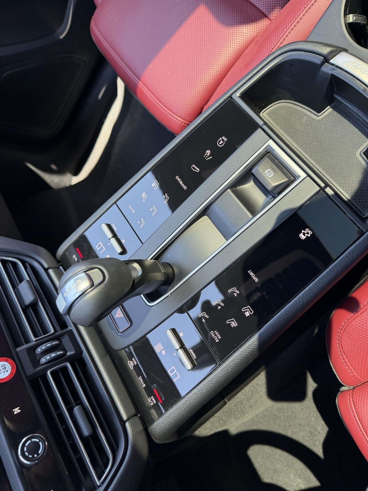 Certified Used 2024  Porsche  image 23