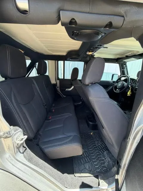 Used 2014 Gray Jeep Unlimited Rubicon image 7