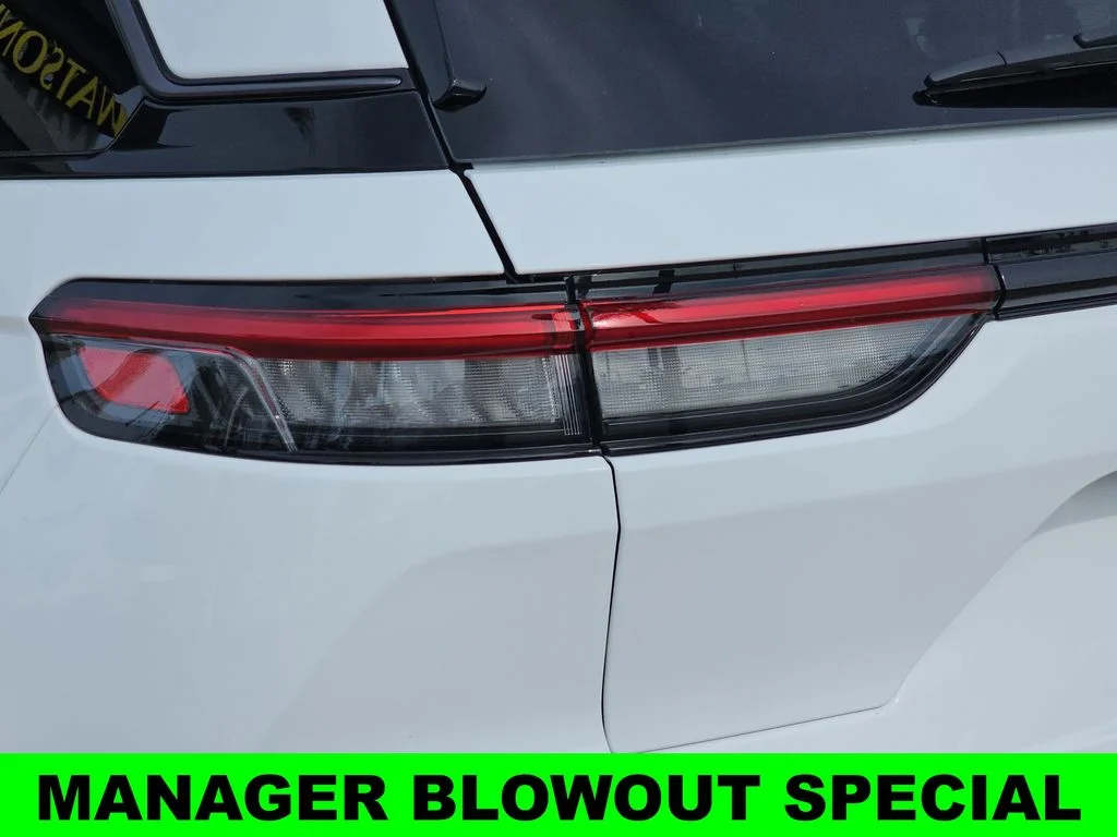 New 2026 Bright White Clear-Coat Exterior Paint Jeep Altitude image 42