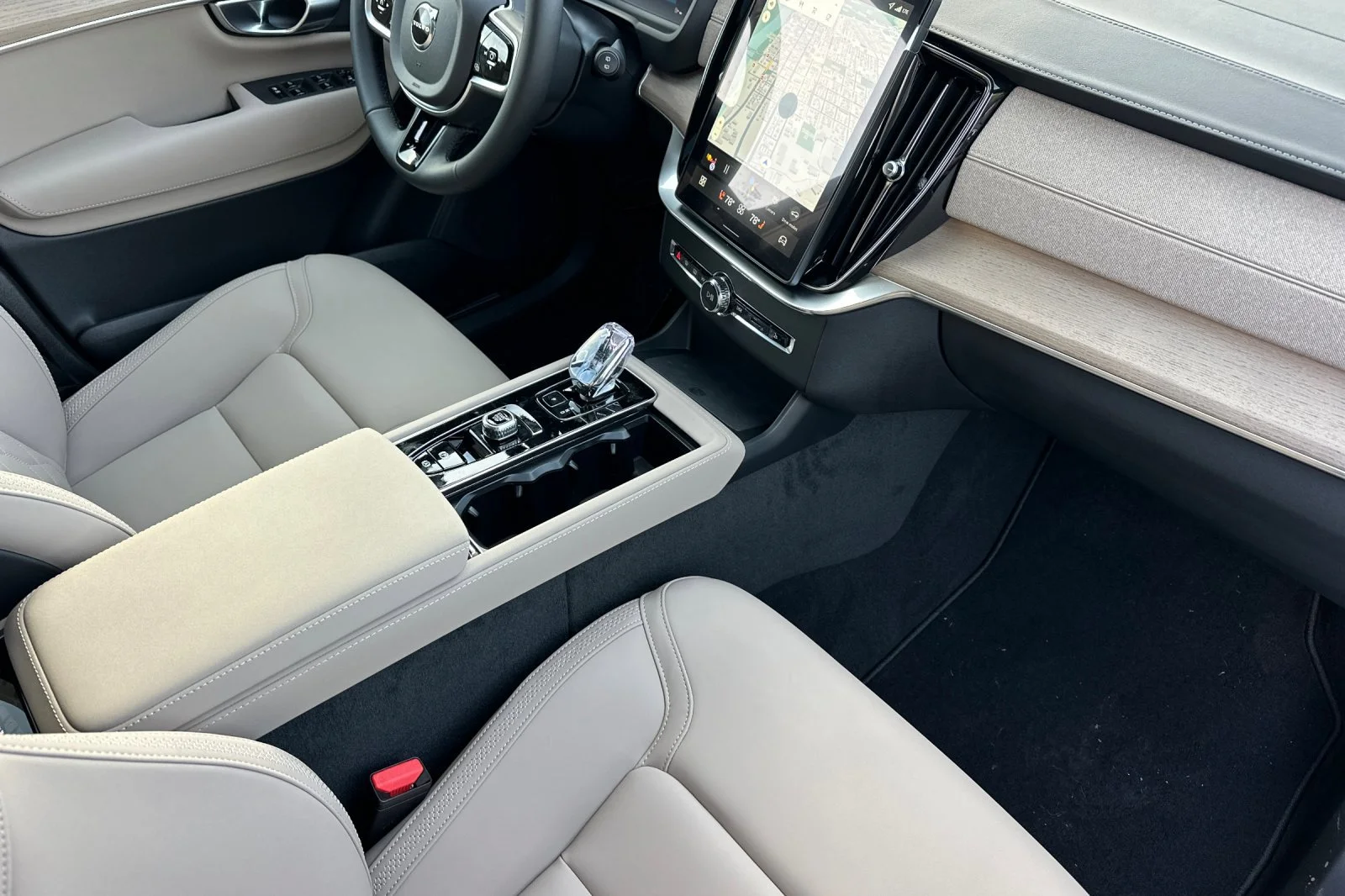 2026 Volvo XC90 Plus - Photo 14