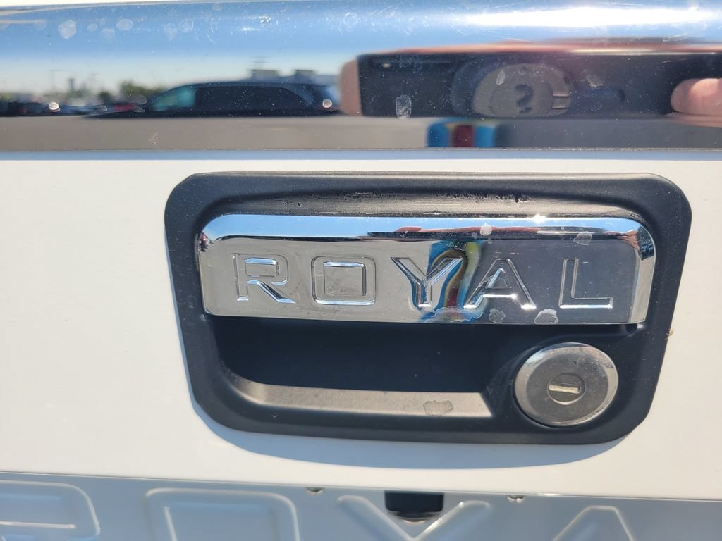 New 2026 Summit White Chevrolet WT image 6