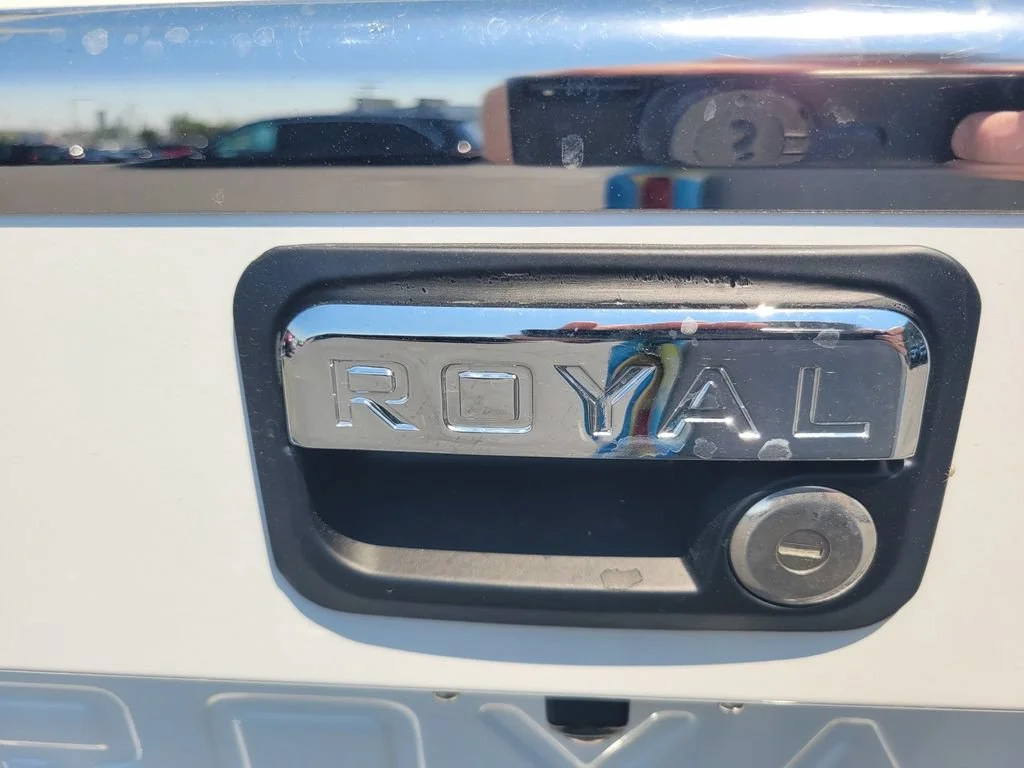 New 2026 Summit White Chevrolet WT image 6