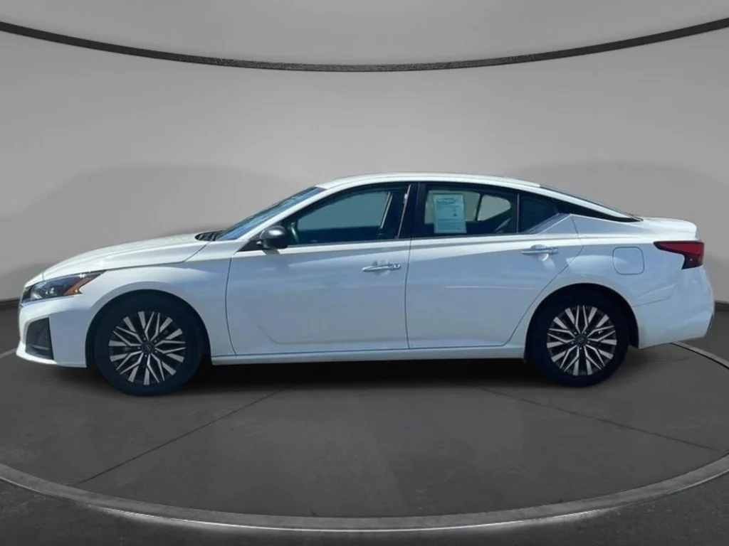 2025 Nissan Altima SV - Photo 10
