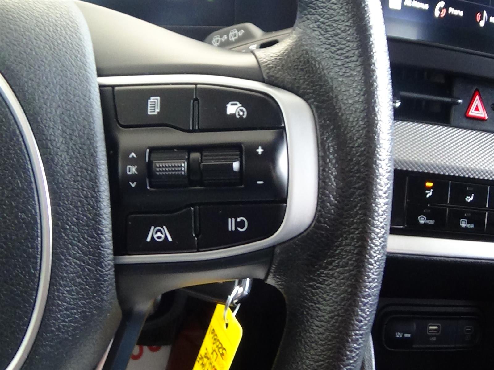 Certified Used 2025 Glacial White Pearl (gwp) Kia LX image 22