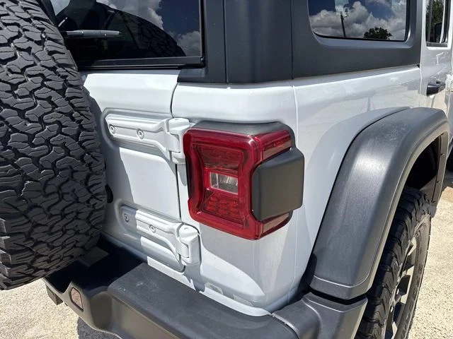 Used 2025 White Jeep Rubicon image 10