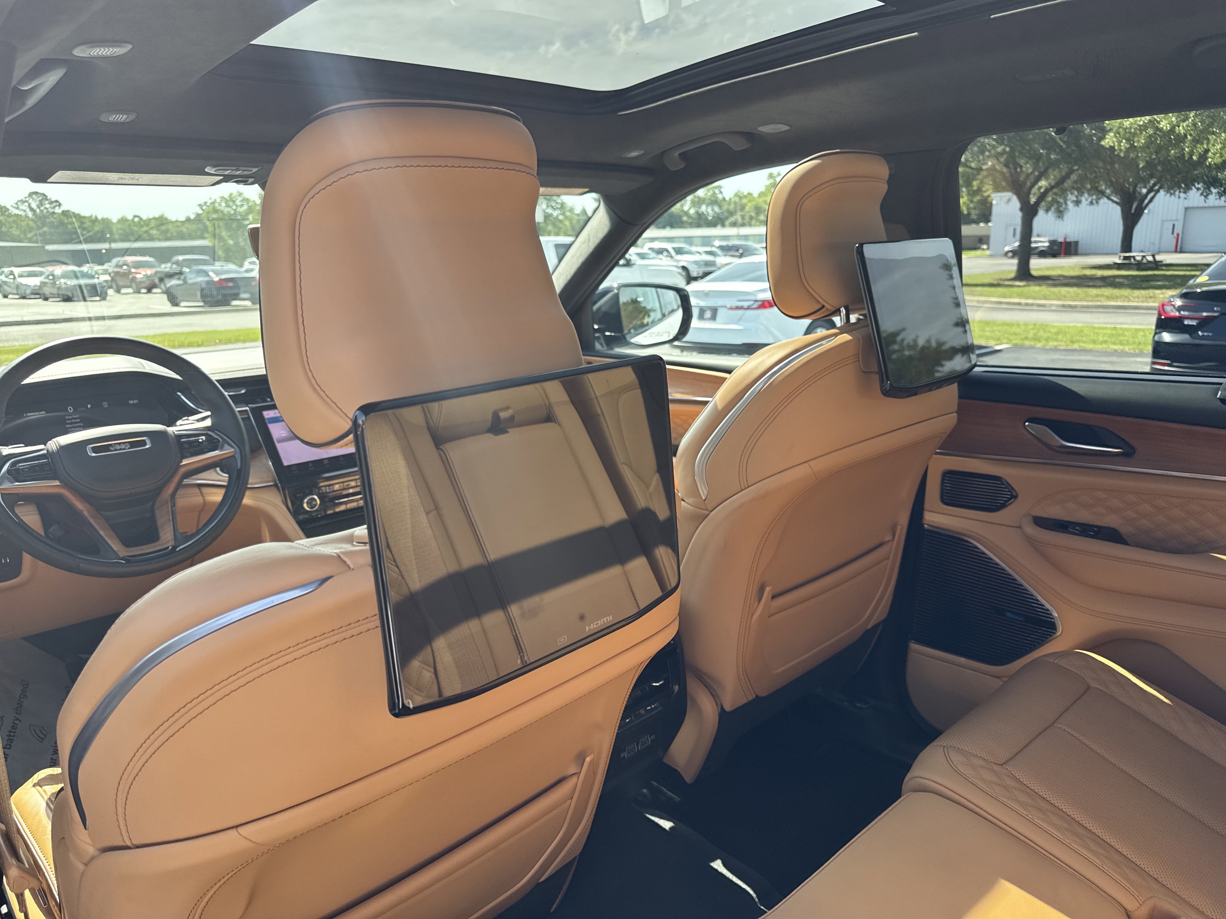 Used 2025 Bright White Clearcoat Jeep Summit image 27