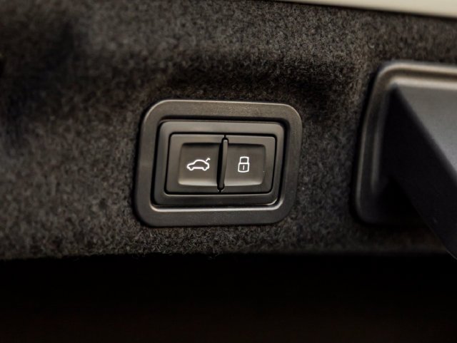 Used 2026 Glacier White Audi Premium Plus image 30