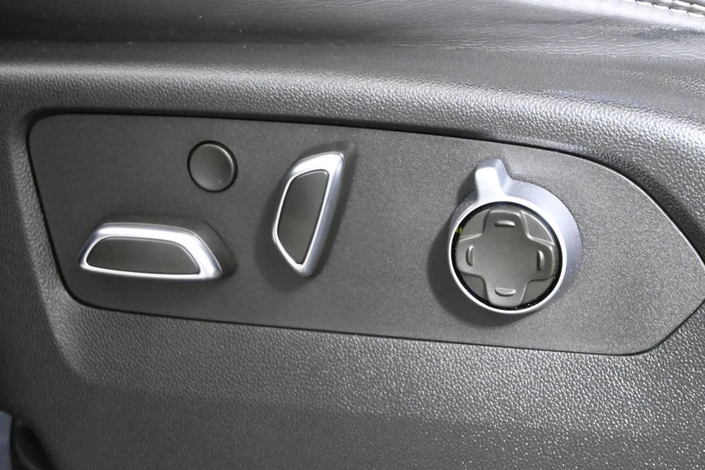 2024 GMC Yukon Denali Ultimate - Photo 30