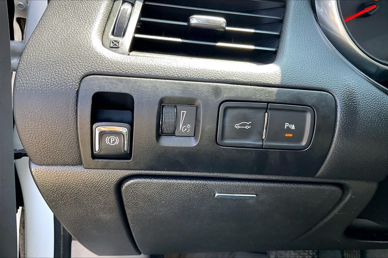 Used 2016 Summit White Chevrolet LT image 13