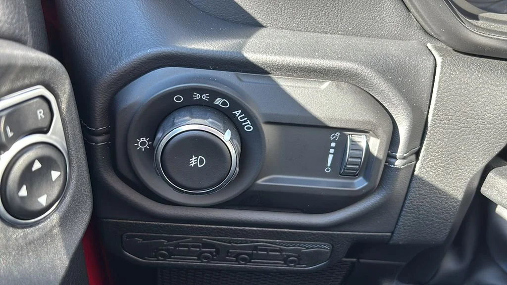 2026 Jeep Wrangler 4-Door Sahara - Photo 12