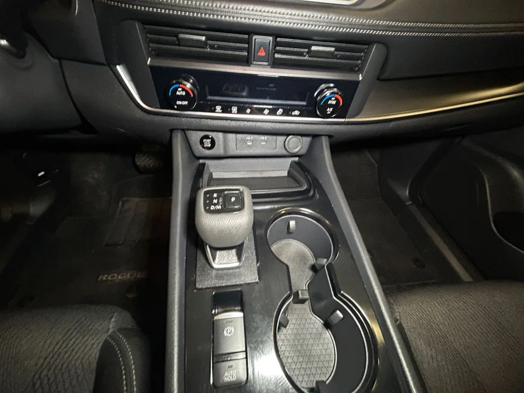 Used 2025 Deep Ocean Blue Pearl Nissan SV image 12