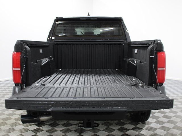 2026 Toyota Tacoma SR5 - Photo 7