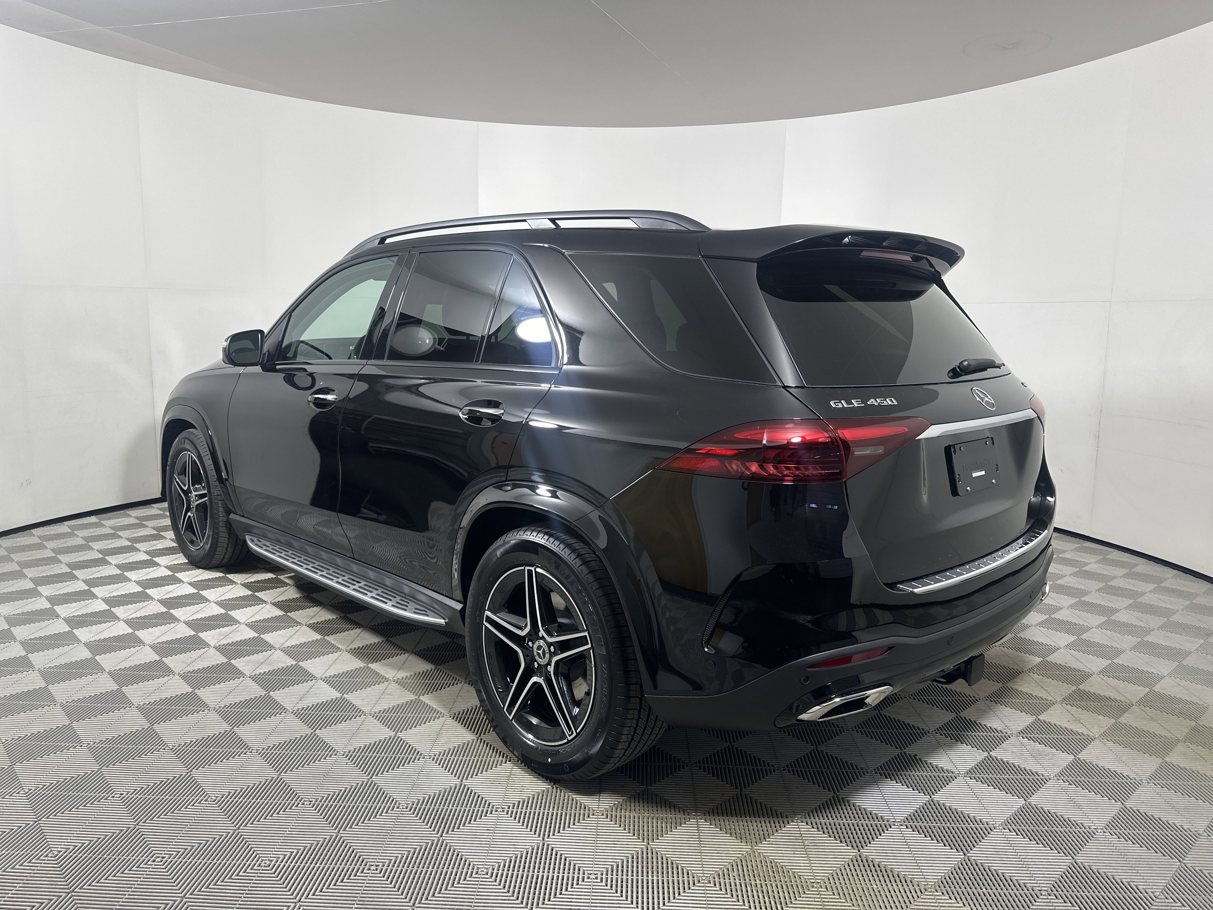 New 2026 Obsidian Black Metallic Mercedes-Benz GLE 450 image 5
