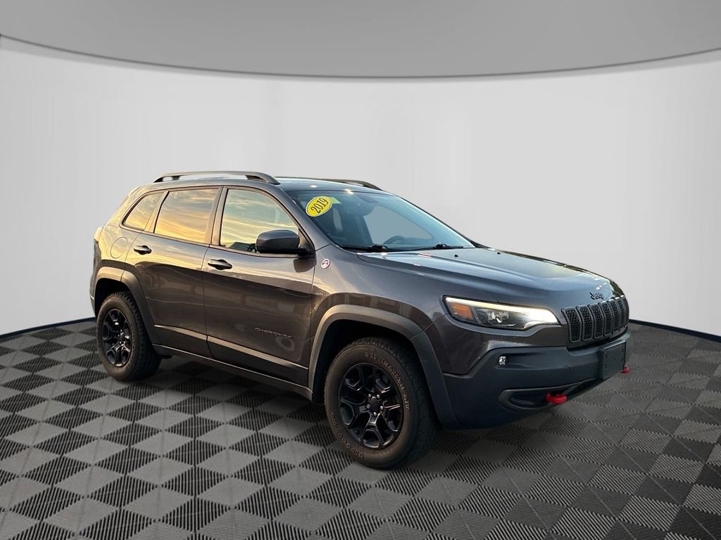Used 2019 Gray Jeep Trailhawk image 3
