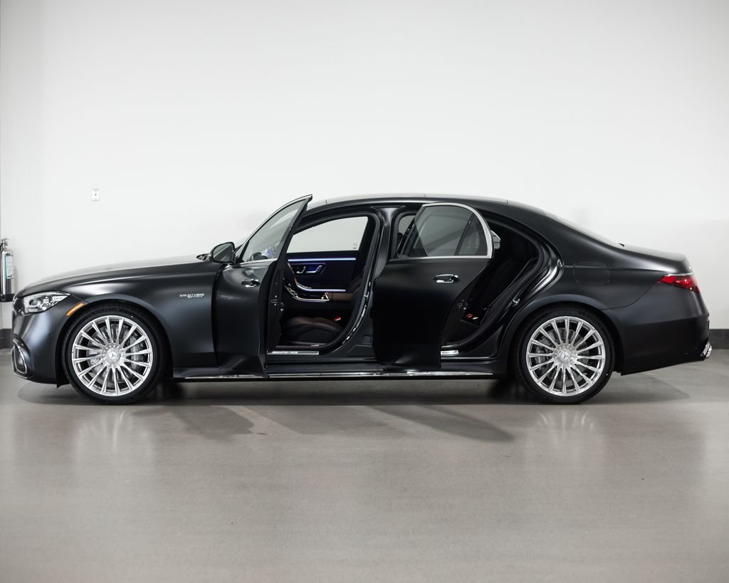 New 2026 MANUFAKTUR Night Black Magno Mercedes-Benz S 63 E AMG® image 3