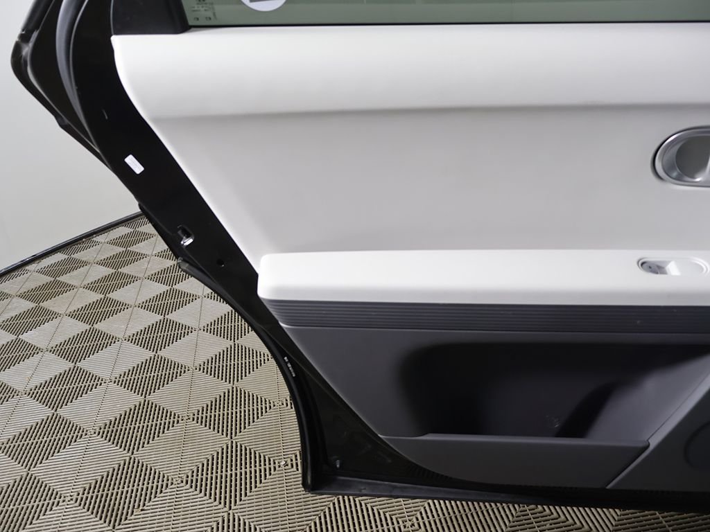 2022 Hyundai IONIQ 5 SE - Photo 22