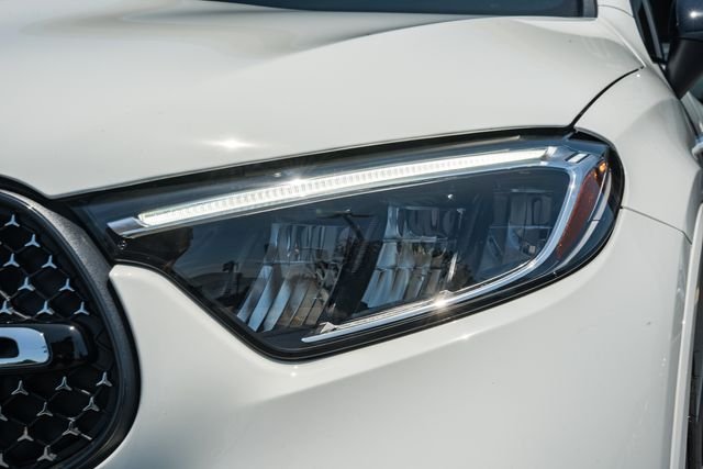 Certified Used 2025 Polar White Mercedes-Benz GLC 300 image 14