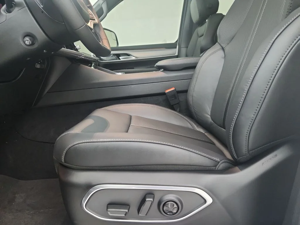 New 2026 Bright White Clearcoat Jeep Limited Reserve image 19