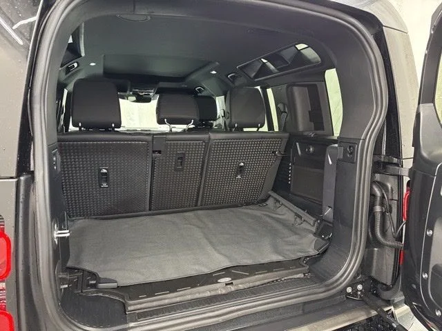 2023 Land Rover Defender X-Dynamic SE - Photo 9