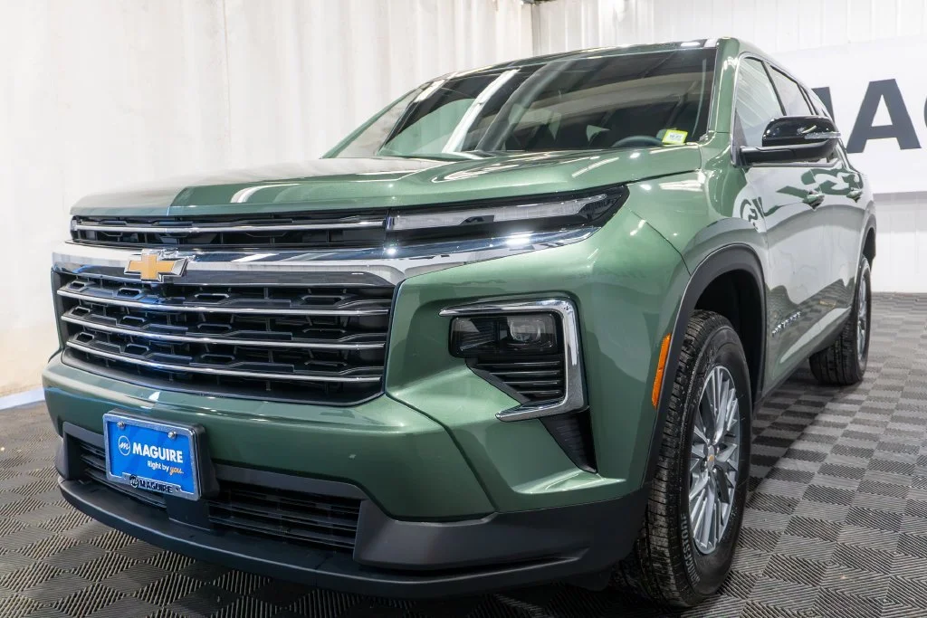 New 2027 Trillium Green Metallic Chevrolet LT image 2