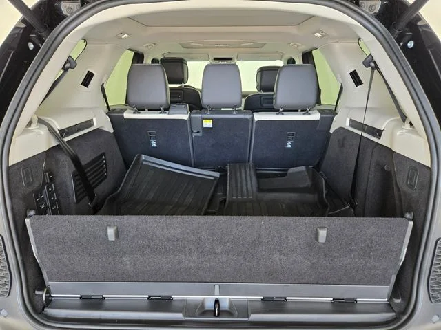 Certified Used 2025 Black Land Rover Dynamic SE image 14