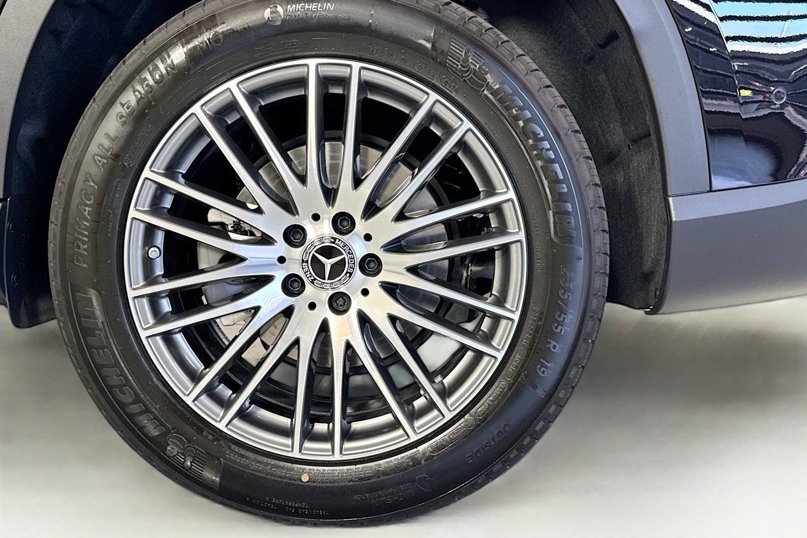 New 2026 Black Mercedes-Benz GLC 300 image 29