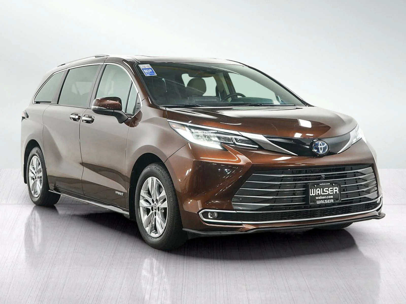 Used 2021  Toyota LE image 7