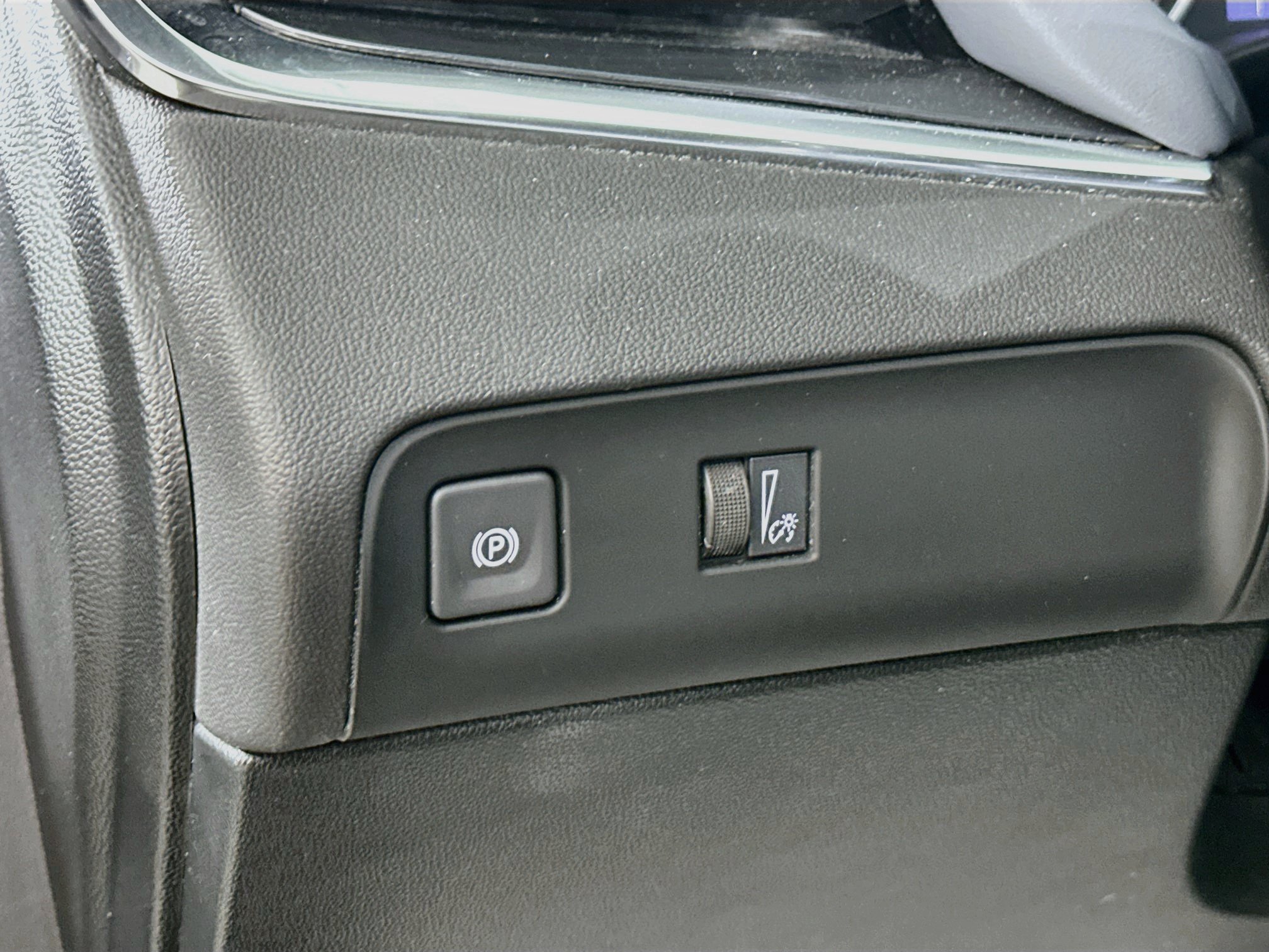 Used 2023 Moonstone Gray Metallic Buick Essence image 11