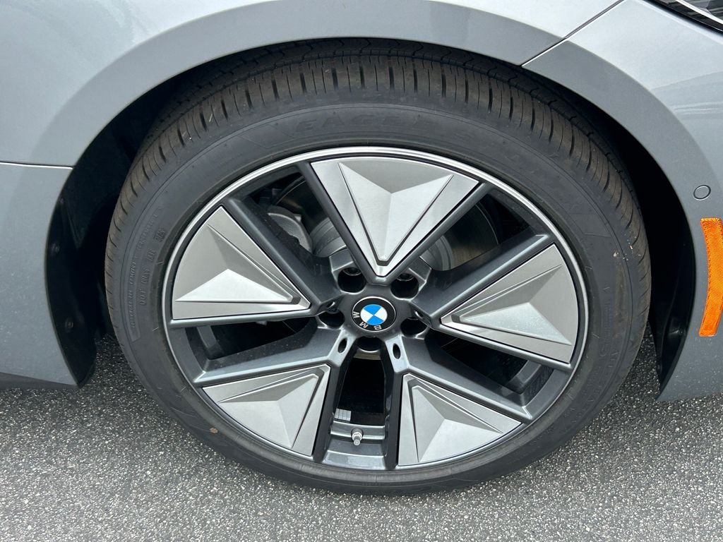 New 2026 Skyscraper Grey Metallic BMW eDrive40 image 3