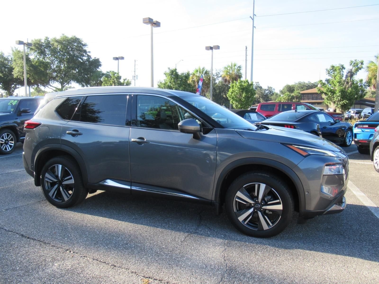 Used 2022 Gray Nissan SL image 2