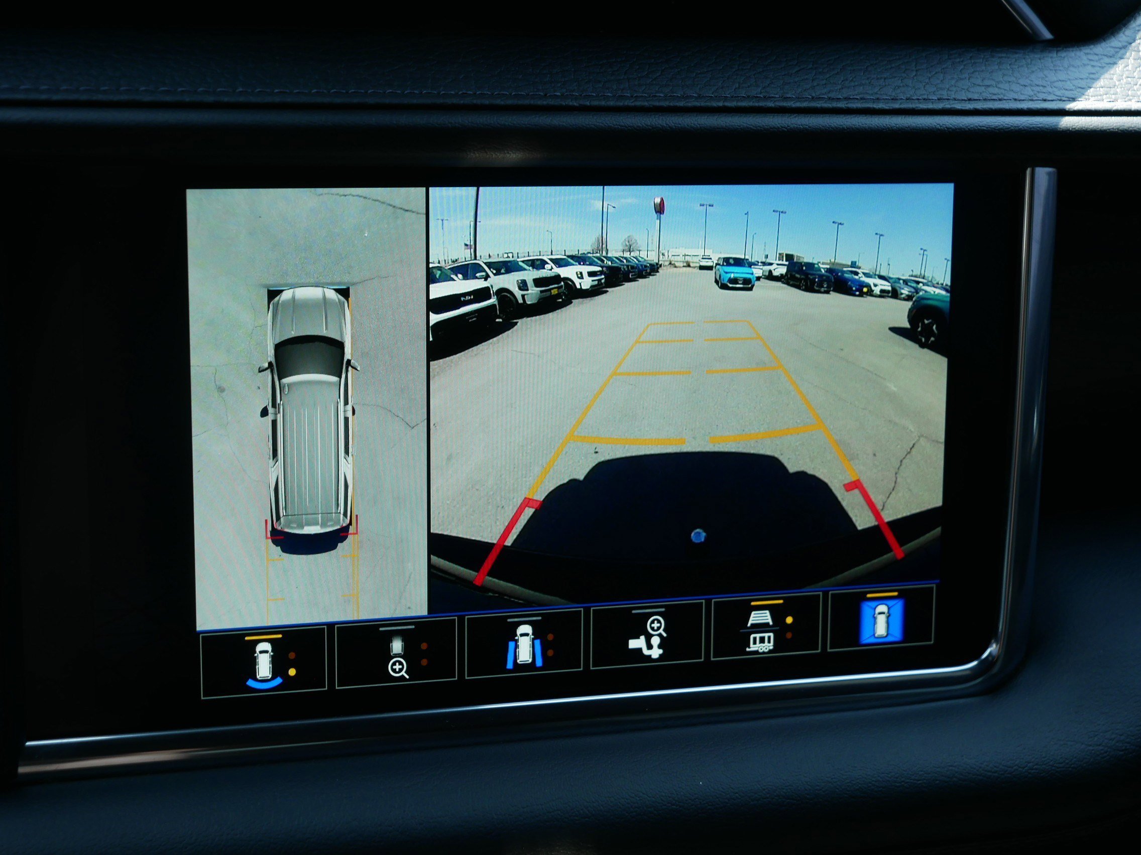 2023 GMC Yukon Denali - Photo 27