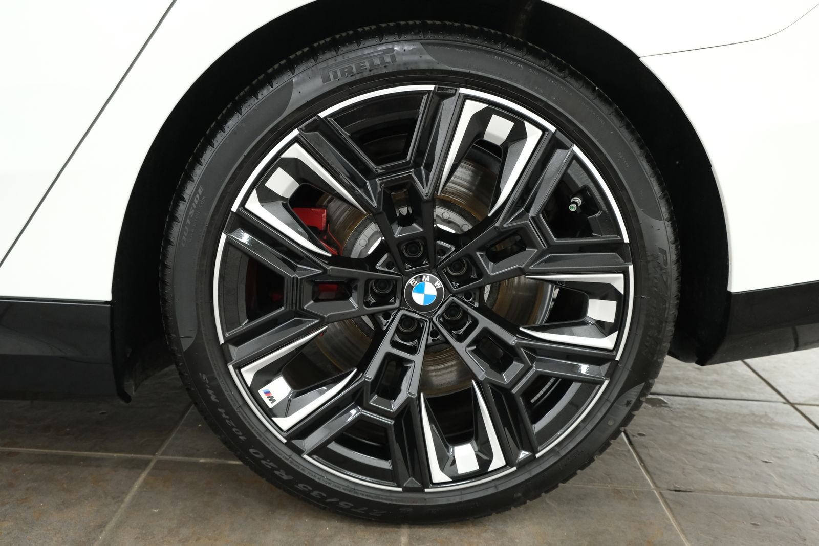 2025 BMW i5 M60 - Photo 38