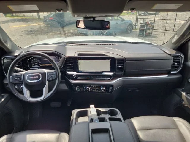 Used 2024 White GMC SLT image 22