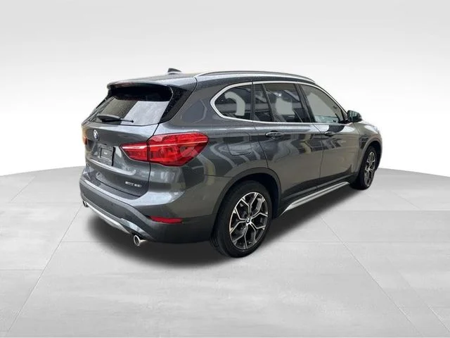 Used 2022 Mineral Grey Metallic BMW sDrive28i image 5