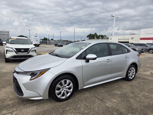 Used 2025 Classic Silver Metallic Toyota LE image 8