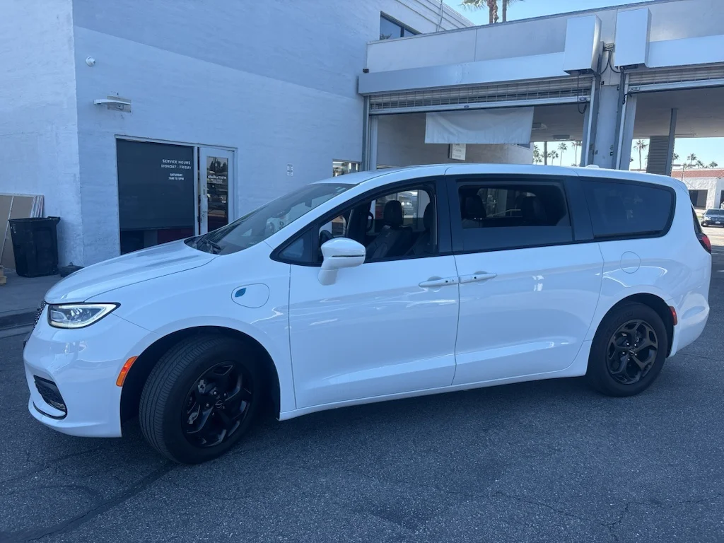 Used 2022 Bright White Clearcoat Chrysler Hybrid Touring L image 1